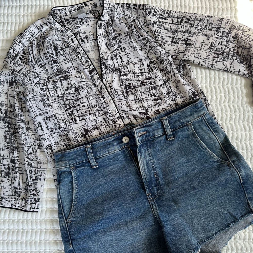 Bundle: Blouse and jean shorts. Size Small and 6. Plus a free shorts size 8.
